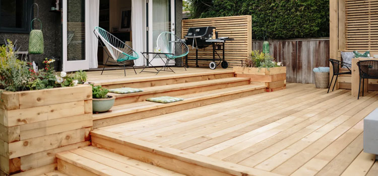 Cedar Decking in La Canada Flintridge, CA